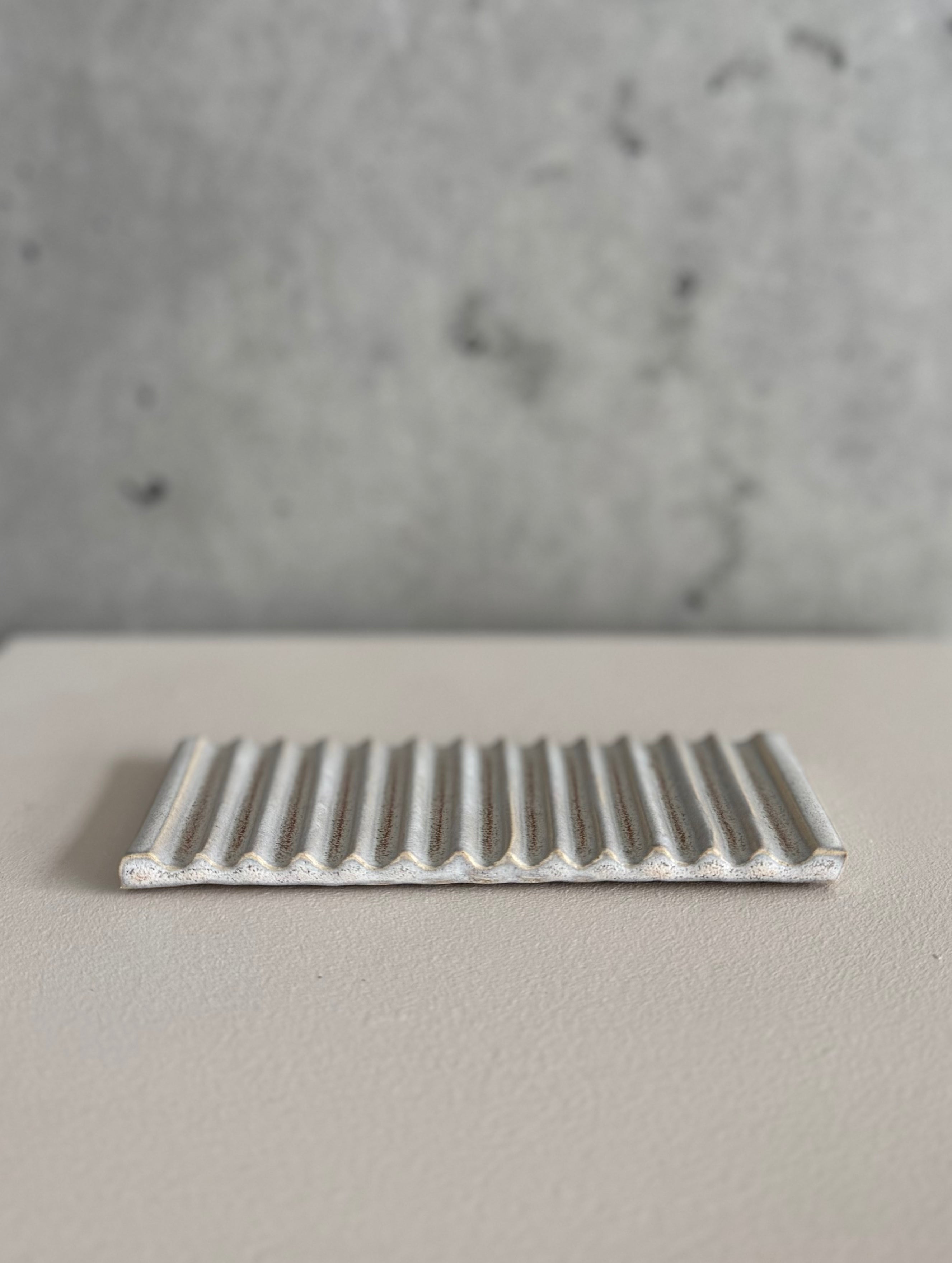 Large Soap Dish for Shampoo & Conditioner - Light Grey